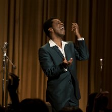 One Night in Miami: Leslie Odom Jr. in una sequenza