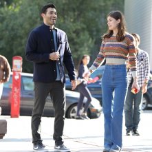 Sai tenere un segreto?: Tyler Hoechlin e Alexandra Daddario passeggiano in una scena