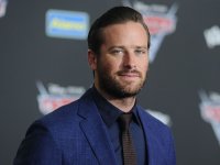 Armie Hammer, un ex poliziotto 'cannibale' commenta le accuse all'attore