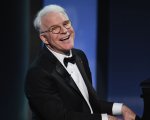 Steve Martin si è vaccinato contro il Covid-19 e scherza sugli effetti collaterali