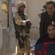 Baghdad Central: Waleed Zuaiter e July Namir in una scena del primo episodio