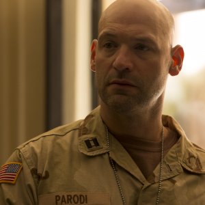 Baghdad Central: Corey Stoll in una scena del primo episodio