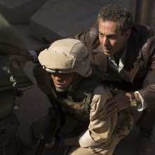 Baghdad Central: Waleed Zuaiter in una scena di tensione del secondo episodio