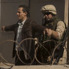 Baghdad Central: Waleed Zuaiter appare in una scena del secondo episodio