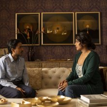 La Tigre Bianca: Adarsh Gourav con Priyanka Chopra durante una scena