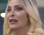 Grande Fratello Vip 5,  Stefania Orlando cerca di scappare dalla casa, Tommaso Zorzi la blocca (VIDEO)