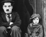 Il monello: un secolo di risate e lacrime con il capolavoro di Charlie Chaplin