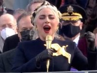 Lady Gaga stile Hunger Games, l'outfit all'insediamento di Biden è virale (FOTO)