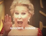 Bette Midler celebra la fine della presidenza Trump con il video satirico 'Goodbye, Donnie'