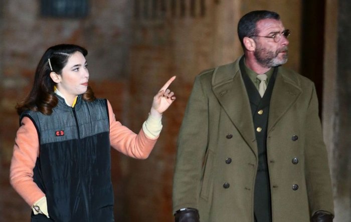 Across The River and Into the Trees: Matilda de Angelis e Liev Schreiber a passeggio per Venezia (FOTO)