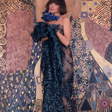 Milena Vukotic in una foto ispirata a Klimt, pubbicata su Playboy