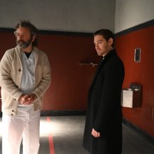 Prodigal Son 2: Michael Sheen e Tom Payne in una foto della seconda stagione