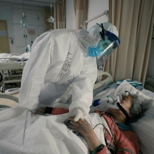 76 Days: una scena del film