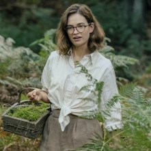 La nave sepolta: Lily James in una scena del film