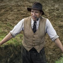 La nave sepolta: Ralph Fiennes in una scena del film