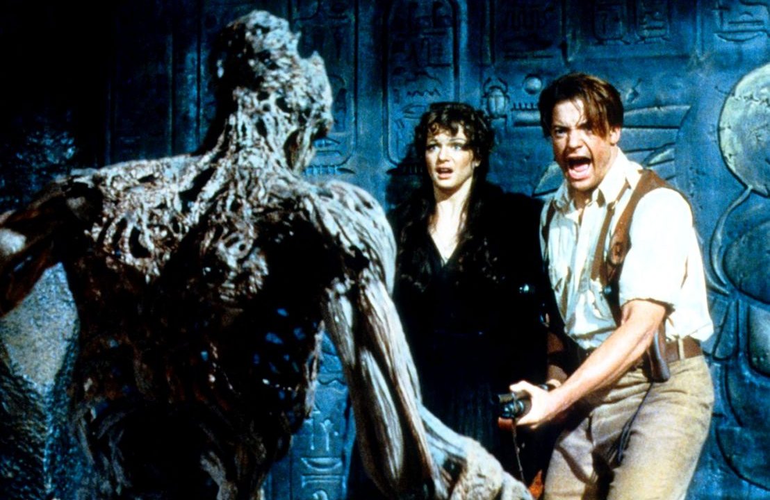 The Mummy, Brendan Fraser surprises fans at a screening of the film in London (VIDEO)
