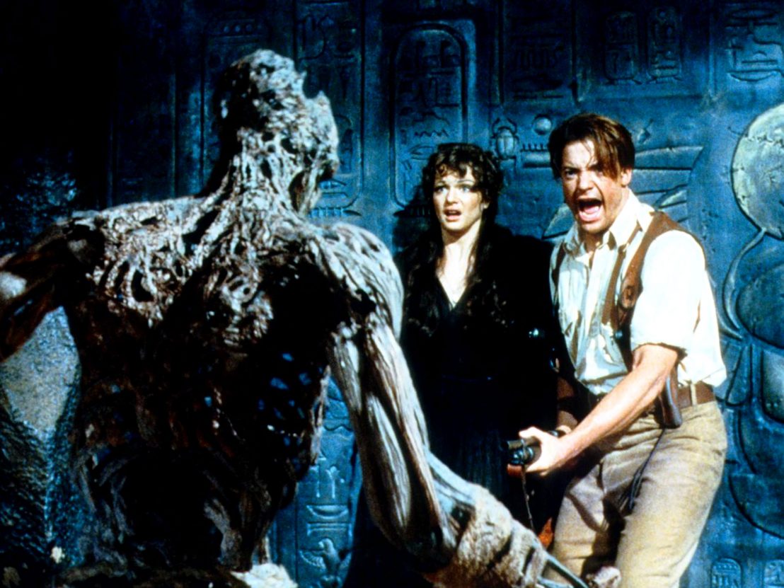 La mummia, Brendan Fraser sorprende i fan a una proiezione del film a Londra (VIDEO)