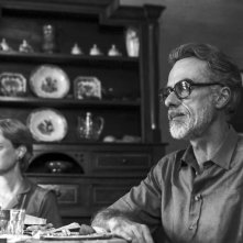 Questo è un uomo: Sandra Toffolatti e Thomas Trabacchi in una scena del film