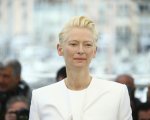Tilda Swinton protagonista del film The Eternal Daughter, una ghost story diretta da Joanna Hogg