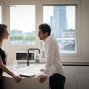 Calibro 9: Marcon Bocci e Ksenia Rappoport in una scena