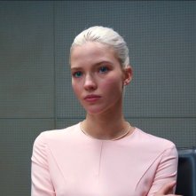 Anna: Sasha Luss in una sequenza