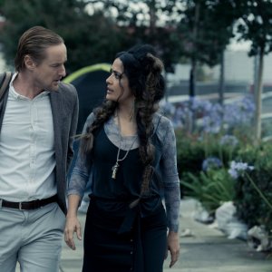 Bliss: Salma Hayek, Owen Wilson passeggiano in una scena