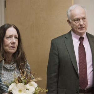 Mass: Ann Dowd e Reed Birney in una scena