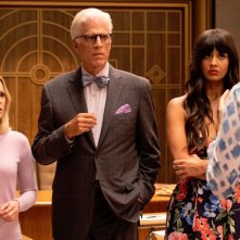 The Good Place 4: Kristen Bell e Ted Danson in una scena della stagione finale