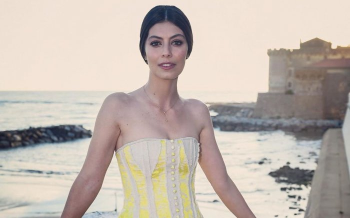 Alessandra Mastronardi è Carla Fracci nella prima foto del film Carla