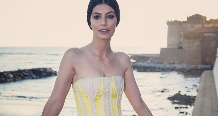 Alessandra Mastronardi è Carla Fracci nella prima foto del ...