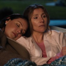 L'estate in cui imparammo a volare: Katherine Heigl e Sarah Chalke insieme in un'immagine della serie