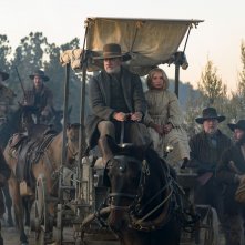 Notizie dal mondo: Tom Hanks, Helena Zengel su un carro