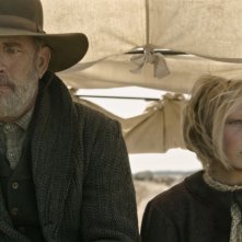 Notizie dal mondo: Tom Hanks, Helena Zengel durante una scena del film