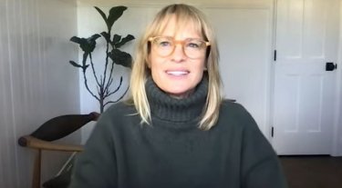 Land Robin Wright 2