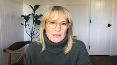 Land Robin Wright