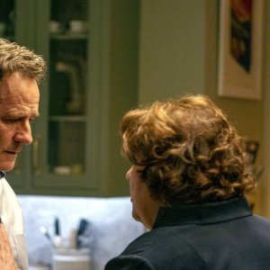 Your Honor: Bryan Cranston e Margo Martindale in una scena