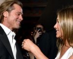 Jennifer Aniston: Brad Pitt 'nascosto' nel selfie in roulotte fa impazzire i fan