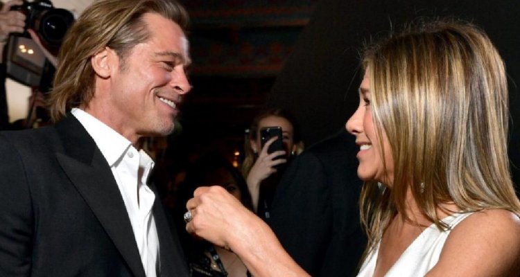 Jennifer Aniston: Brad Pitt "nascosto" nel selfie in ...