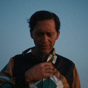 Jockey: un primo piano di Clifton Collins Jr.