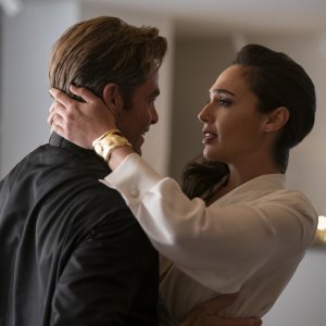 Wonder Woman 1984: Gal Gadot e Chris Pine in una scena romantica