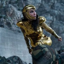 Wonder Woman 1984: Gal Gadot con l'armatura dorata