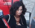 Margot Robbie, nuovo look e capelli neri sul set del nuovo film di David O. Russell (FOTO)