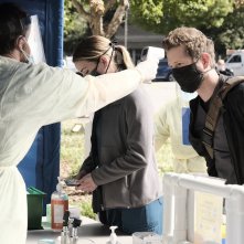 The Resident 4: Matt Czuchry ed Emily VanCamp in una scena