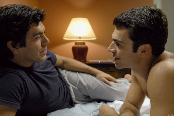 Saturno contro, Luca Argentero e il bacio a Pierfrancesco Favino: "Indimenticabile"