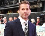 Zack Snyder vende palloni da football della Justice League per la prevenzione del suicidio