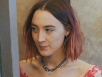 Lady Bird: Saoirse Ronan e i (veri) brufoli del suo personaggio, una scelta precisa