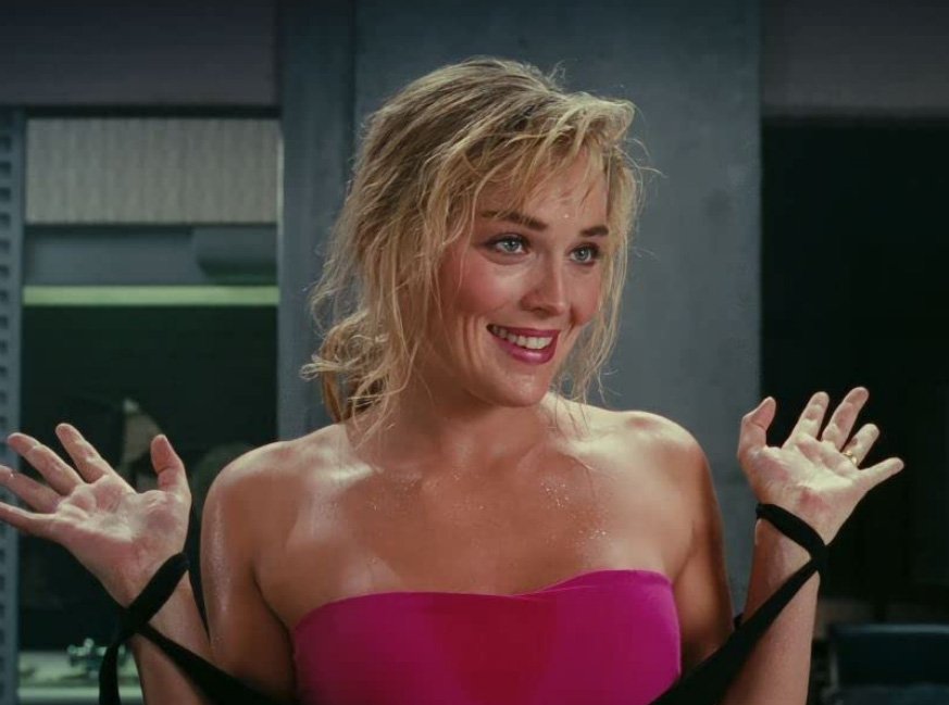 Sharon Stone in una scena di Atto di forza