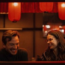 Foodie Love: Laia Costa, Guillermo Pfening sorridenti in una scena