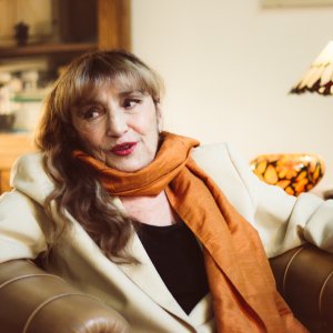 Nilde Iotti, Il Tempo Delle Donne: Piera Degli Espositi in una scena