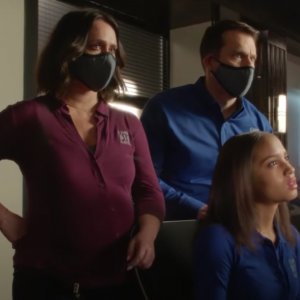 9-1-1, stagione 4: Jennifer Love Hewitt e Corinne Massiah in una scena della serie